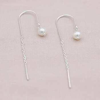 by Faith - Silverörhängen "dra igenom" med sötvattenpärla