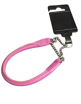 Rundsytt halsband i skinn halvstryp fuchsia
