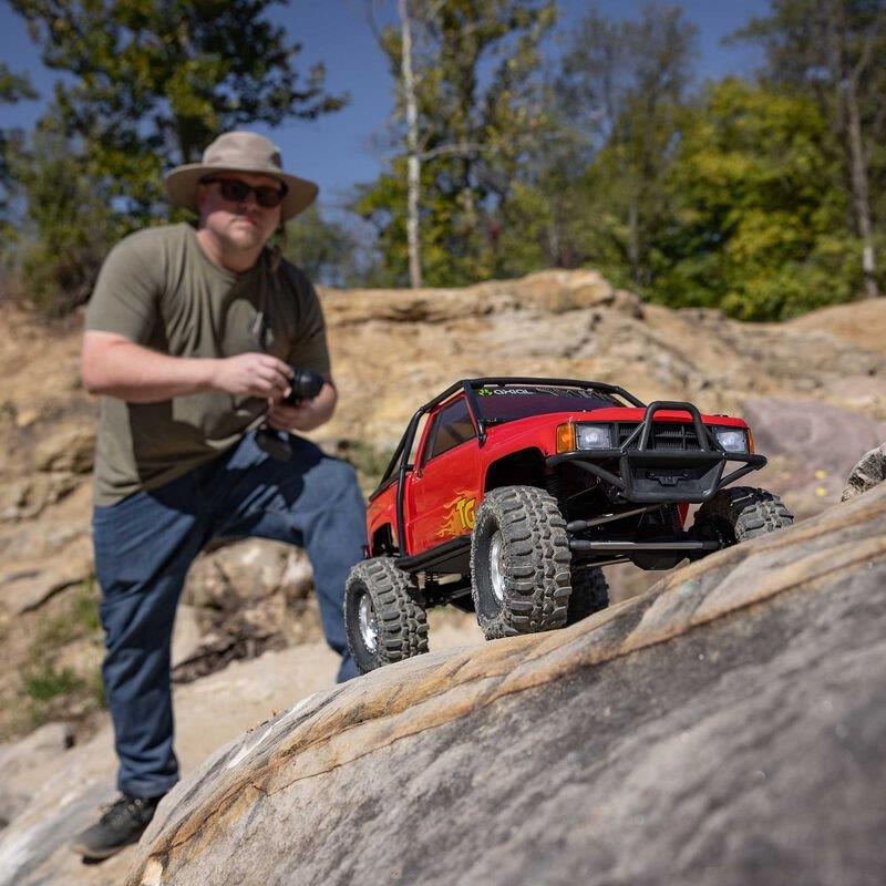 1/10 Axial SCX10 III 1987 Toyota SR5 Red - 10