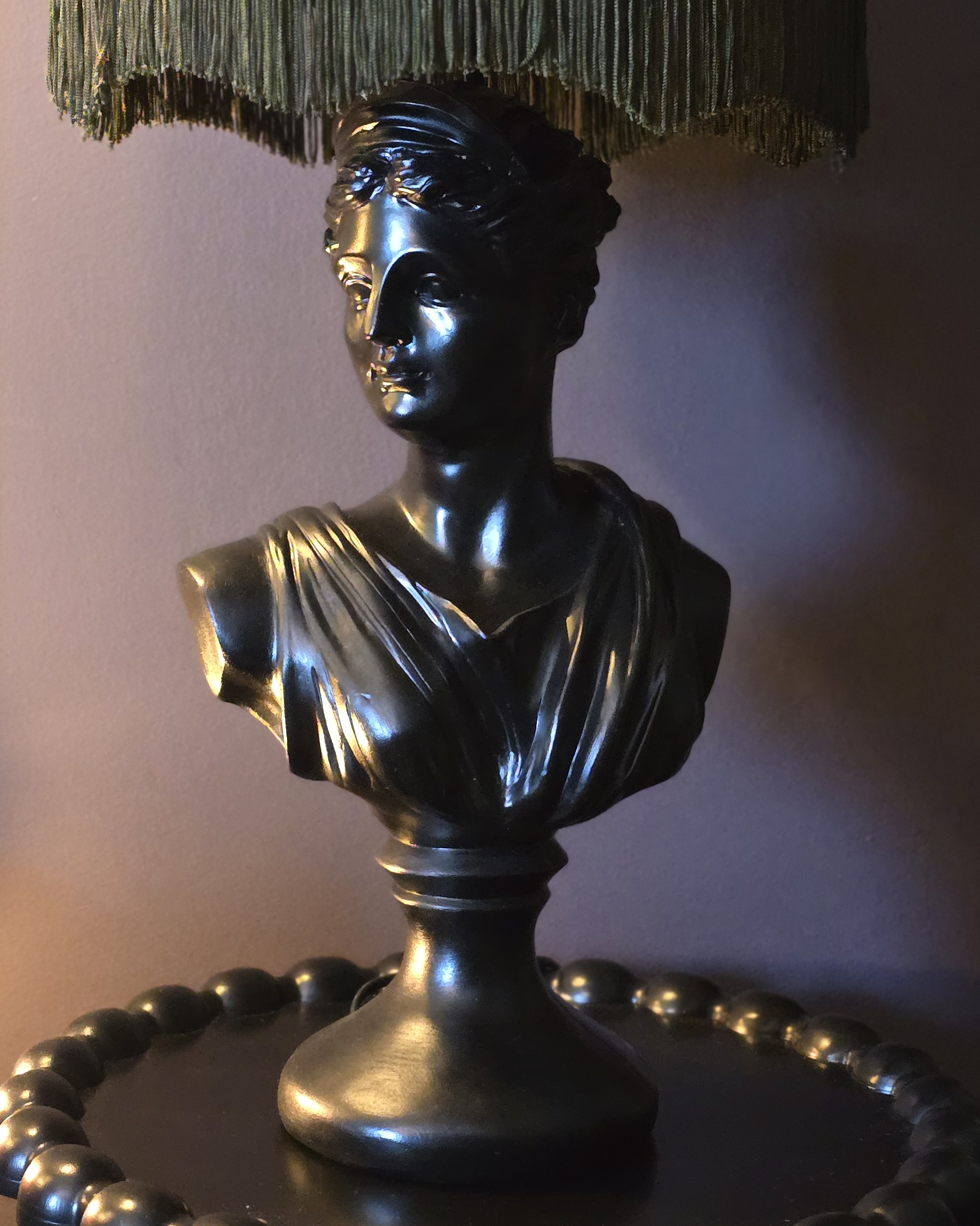 Lampfot - Black Bust