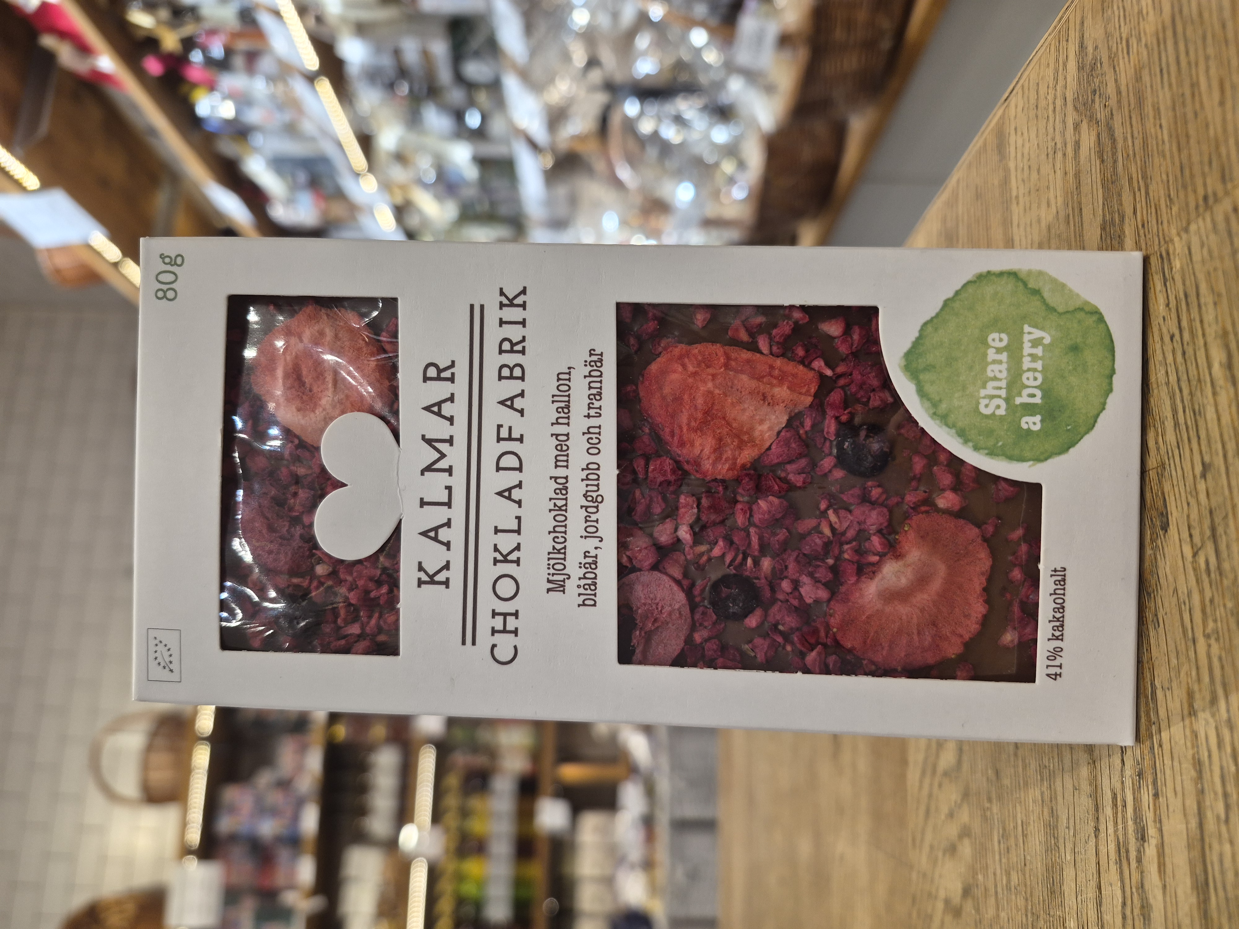 Share A Berry – Mjölkchoklad med hallon, blåbär, jordgubbar och tranbär (41%)