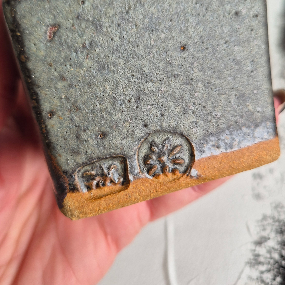 vintage VAS med grågrön och brun glasyr, h 8,5 cm - 6