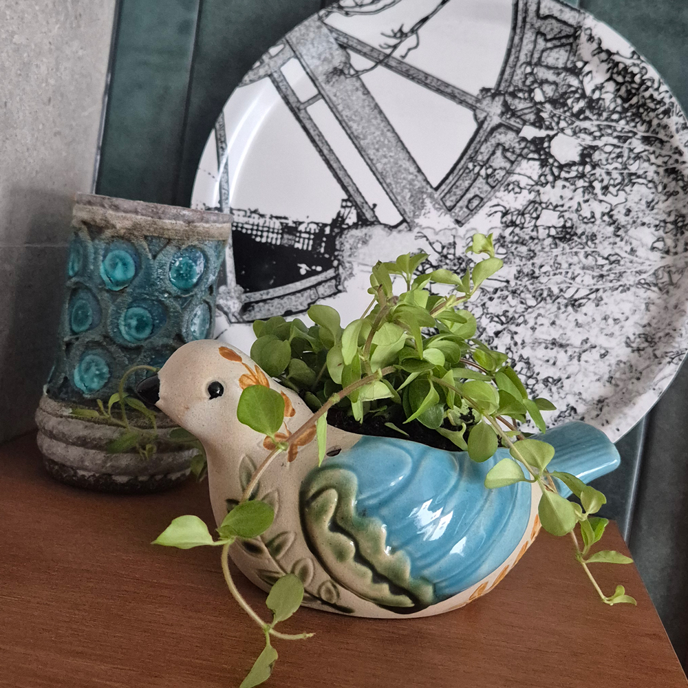 vintage BLOMKRUKA/SKÅL, fågel med mönster i turkost, brunt och grönt, l 23 cm - 13