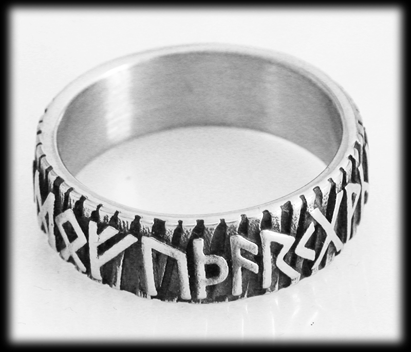 7 mm. Snygg runring i stål. - 2