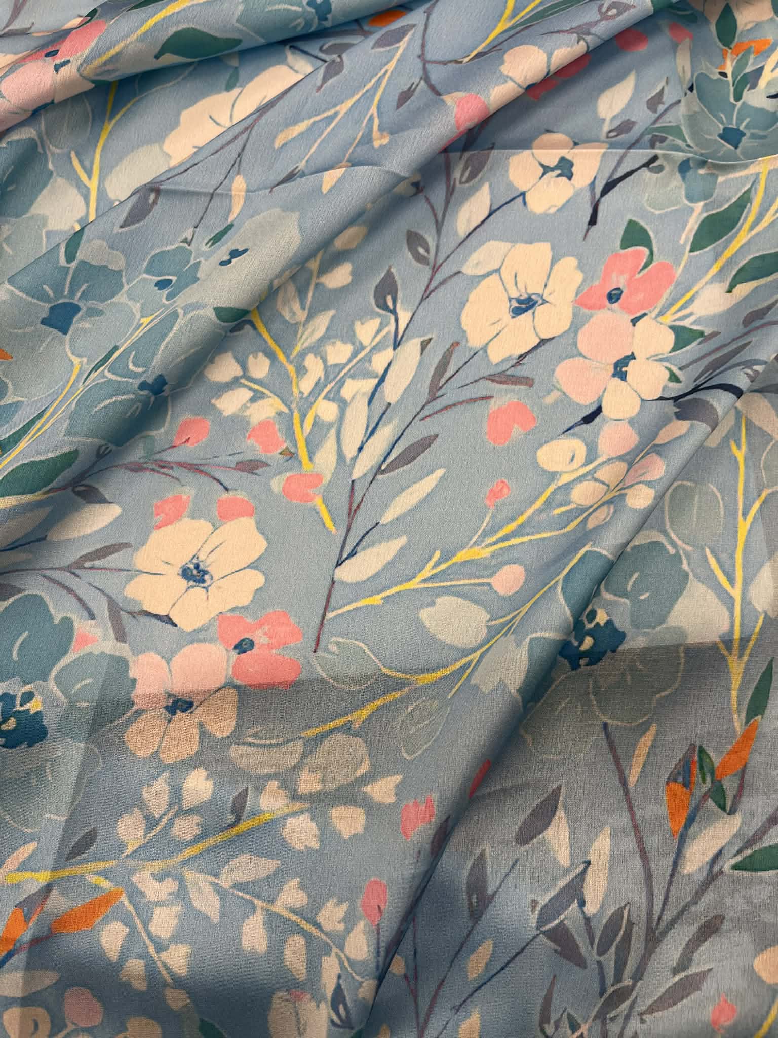 Viskos scarf -  Ljusblå med vårblommor - 2