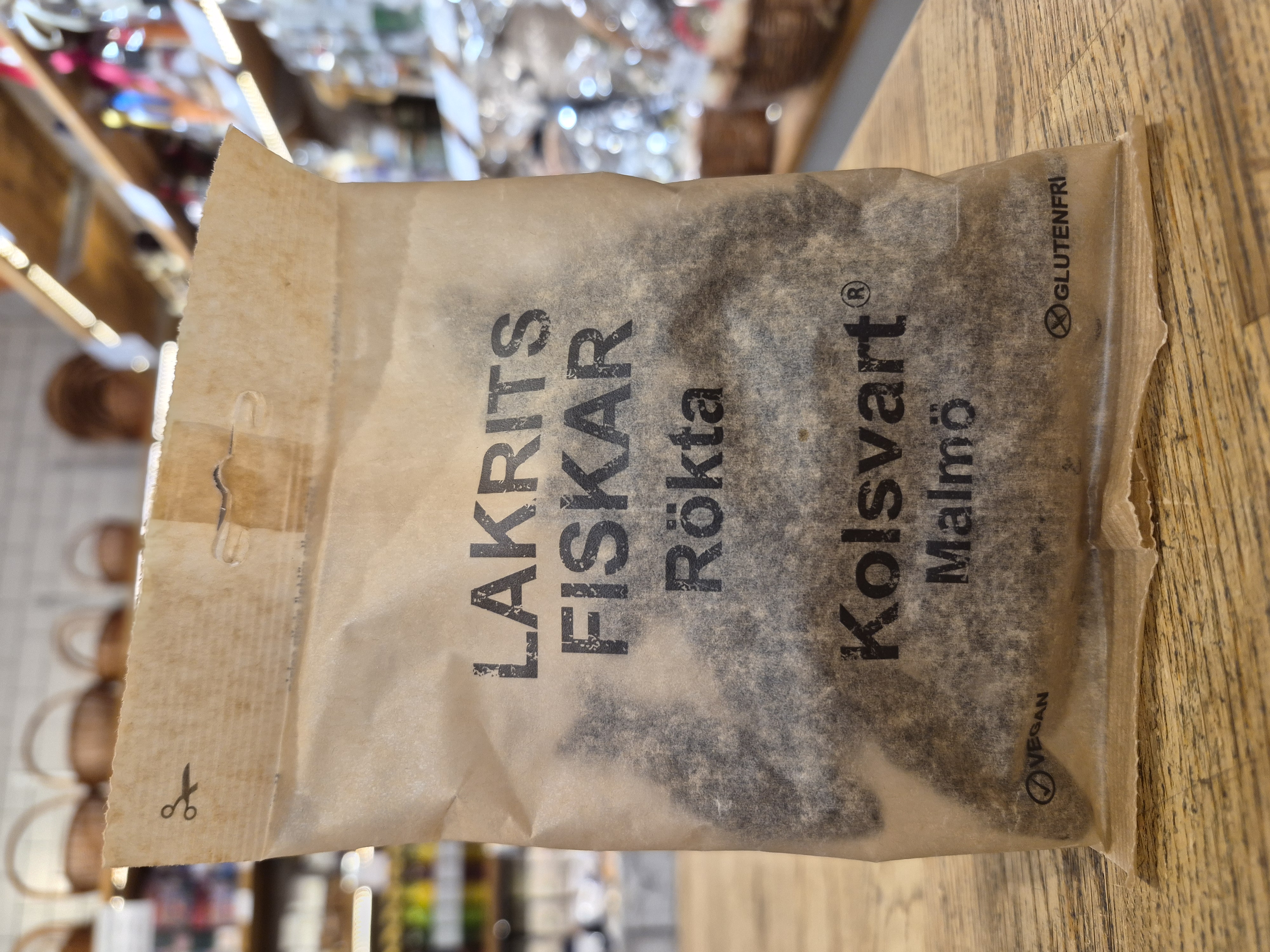 Kolsvart - Rökta Lakrits Fiskar