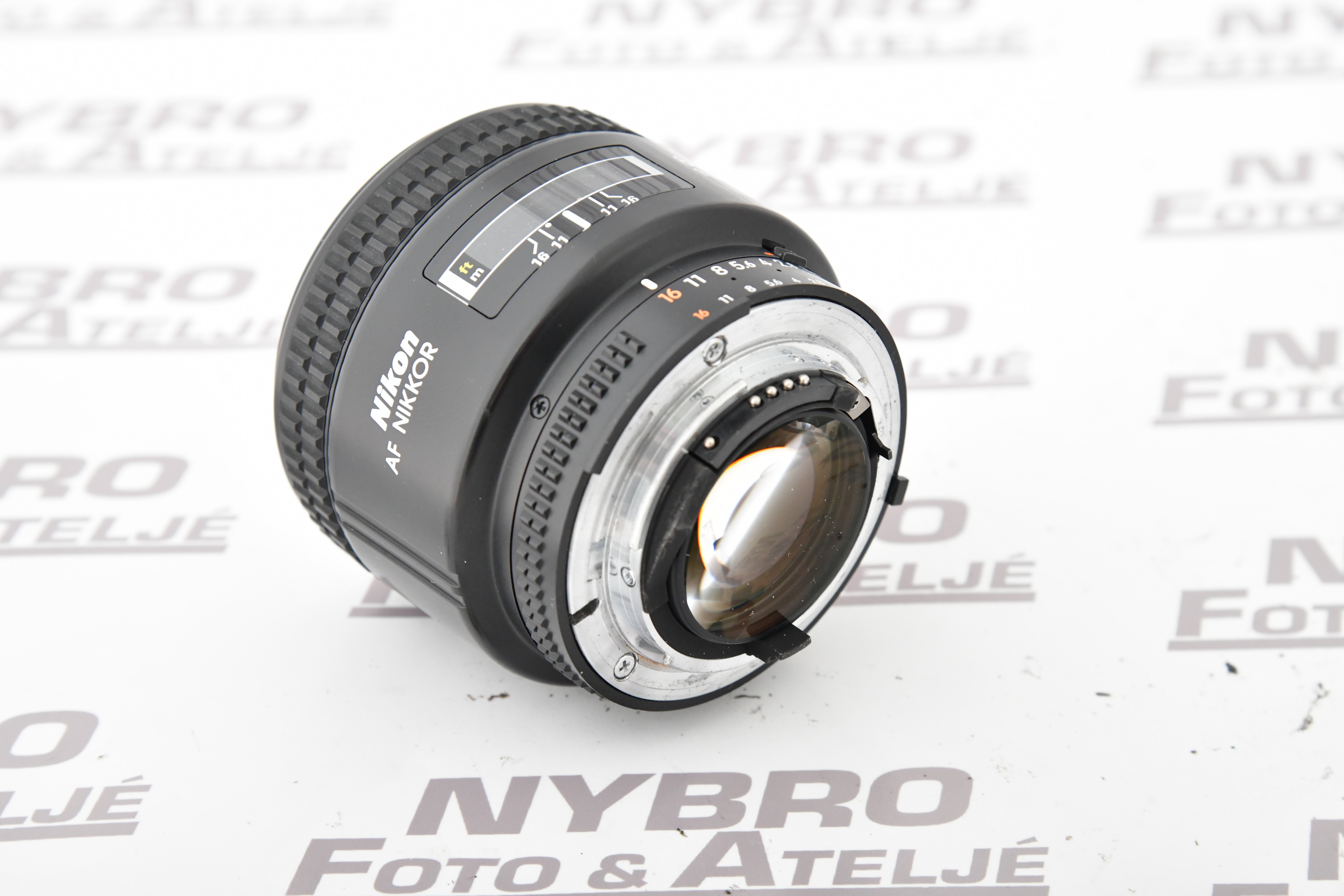 Nikon AF Nikkor 85/1.8D - 2