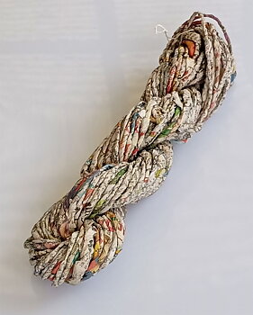 100 grammaa Ainutlaatuinen käsintehty - Kierrätetty 100% sanomalehtipaperi lanka Intiasta.