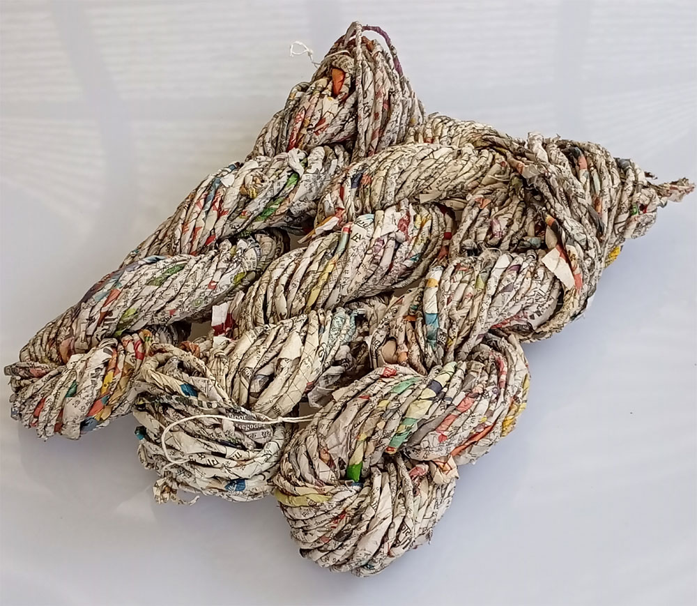 300 grammaa Ainutlaatuinen käsintehty - Kierrätetty 100% sanomalehtipaperi lanka Intiasta.