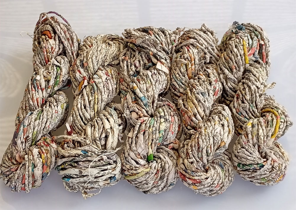 500 grammaa Ainutlaatuinen käsintehty - Kierrätetty 100% sanomalehtipaperi lanka Intiasta. - 2