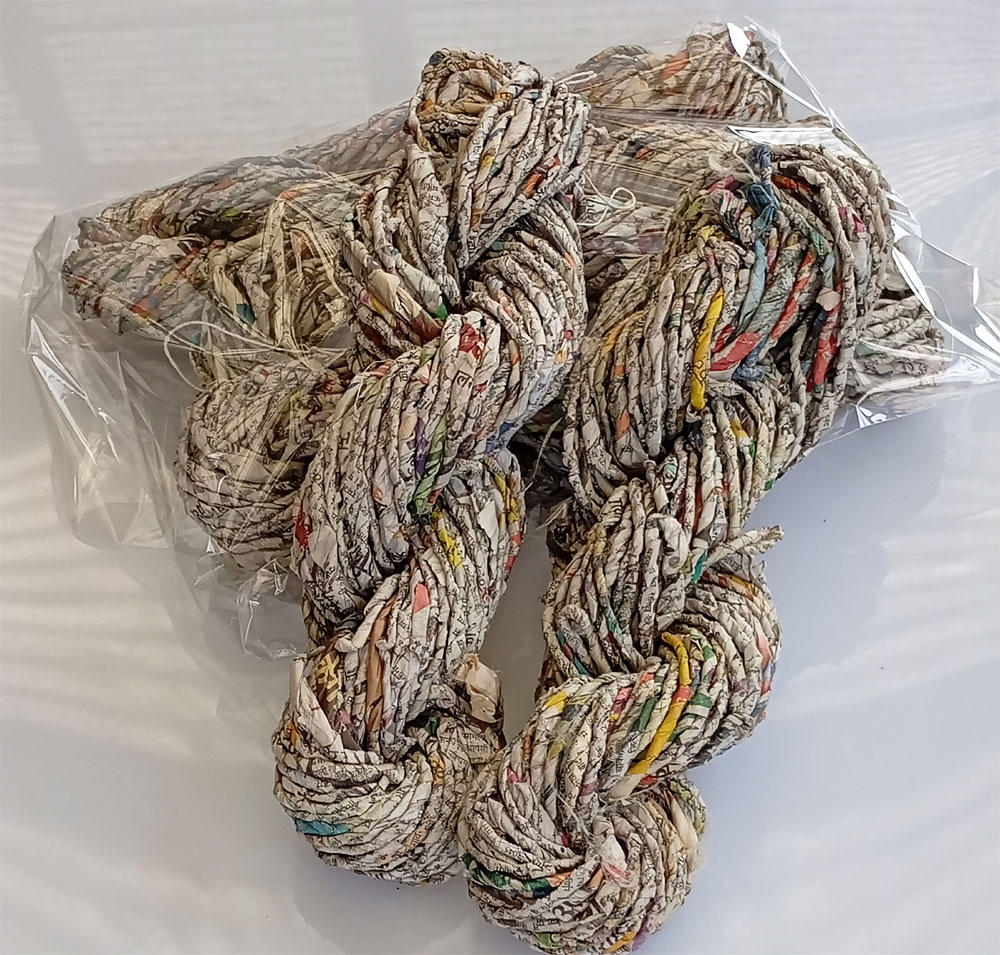 500 grammaa Ainutlaatuinen käsintehty - Kierrätetty 100% sanomalehtipaperi lanka Intiasta.