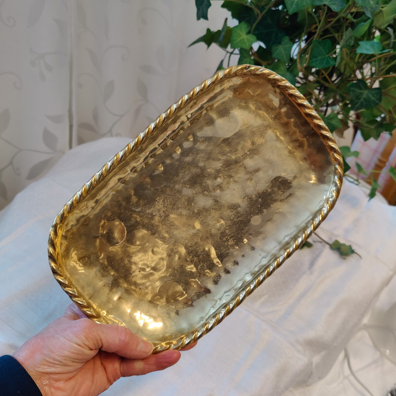  Bricka i mässing med fläta runt kant
