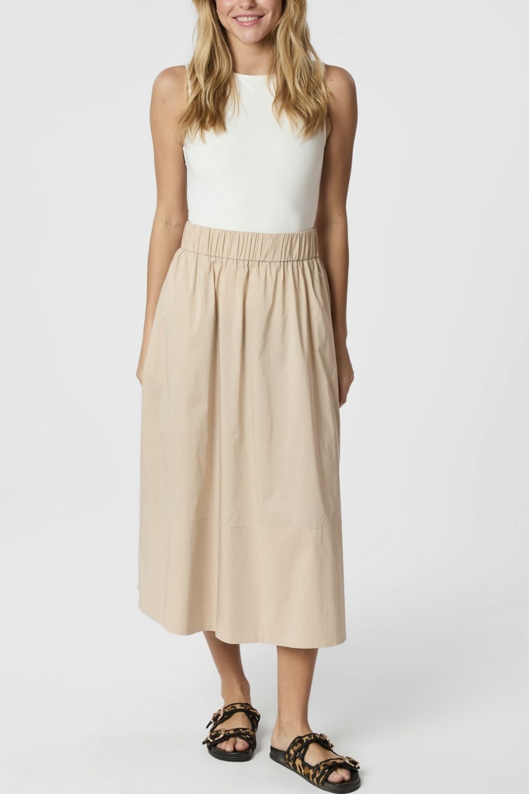 Neo Noir - Yara Poplin Skirt Dark Sand - 2