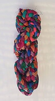 100 grammaa Ainutlaatuinen käsintehty - Kierrätetty 100% Sari Silk Punottu lanka Intiasta Multi