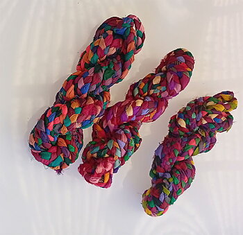 300 grammaa Ainutlaatuinen käsintehty - Kierrätetty 100% Sari Silk Punottu langan lanka Intiasta Multi