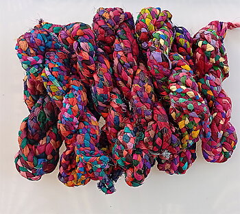 1 kg. Ainutlaatuinen käsintehty - Kierrätetty 100% Sari Silk Punottu lanka Intiasta Multi