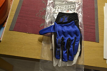 MC-handskar Icon ANTHEM2 CE "ETT EXEMPLAR"