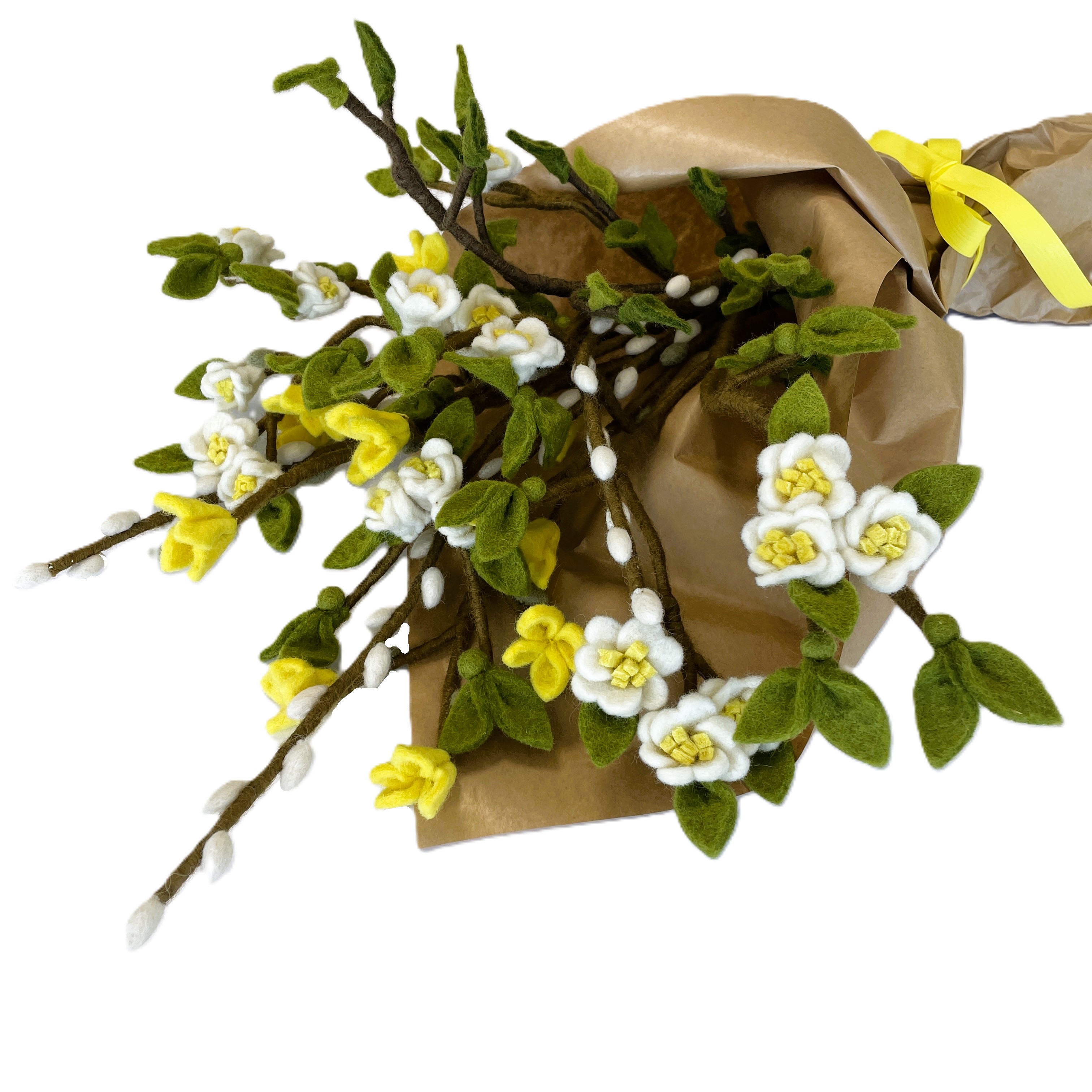 Nåltovad gren med gröna blad - 2
