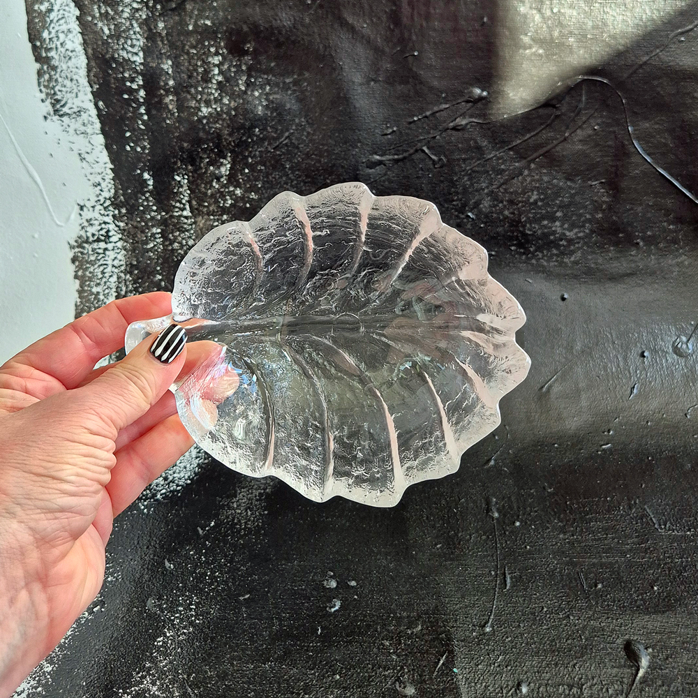 vintage SKÅL i glas, lövformad, Orrefors Eden design Lars Hellsten, br 16 cm - 3