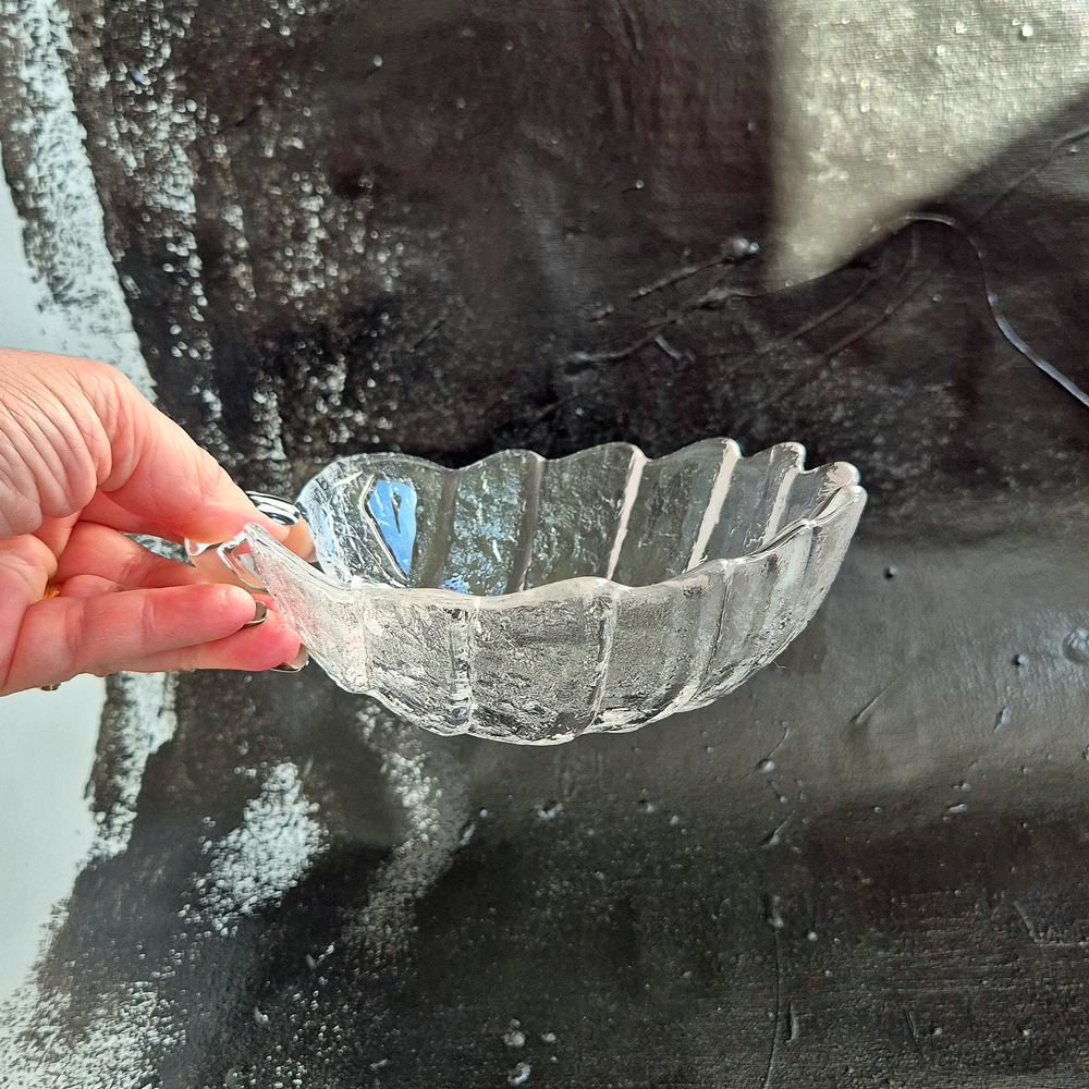 vintage SKÅL i glas, lövformad, Orrefors Eden design Lars Hellsten, br 16 cm - 5