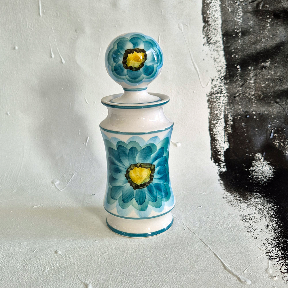 vintage VAS/BURK med runt lock, blommönster Olaria de Alcobaca Portugal, h 21 cm