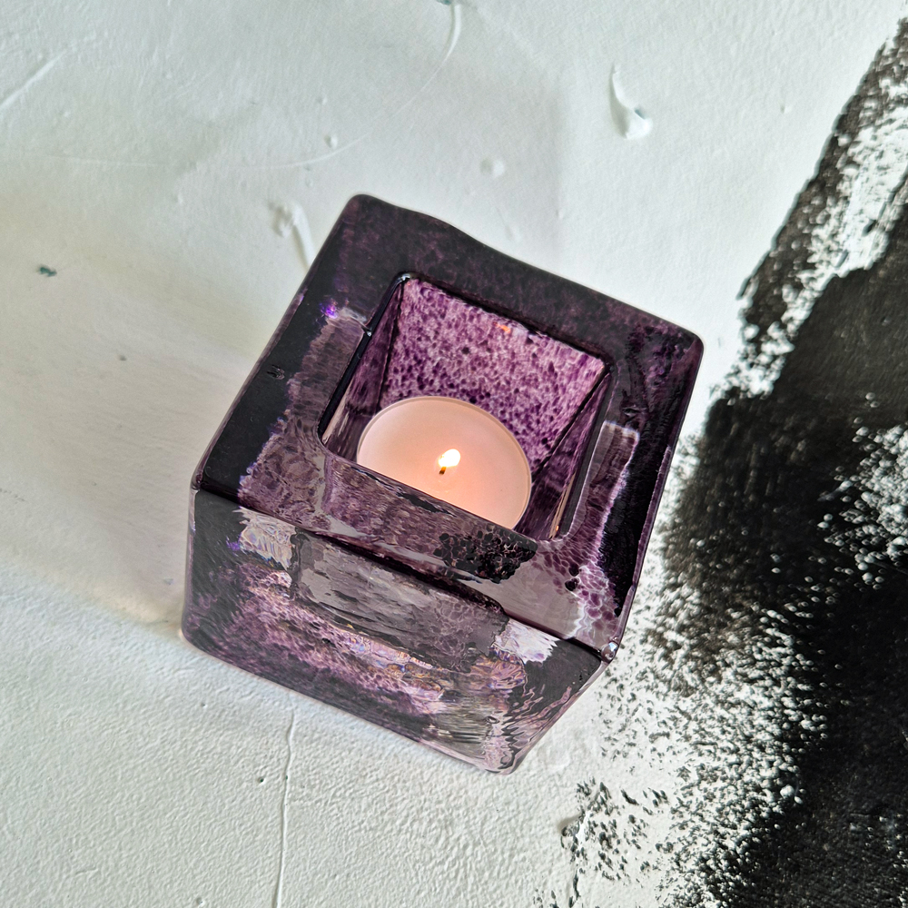 vintage LJUSLYKTA glas, klar/lila, design Brick av Anna Ehrner för Kosta Boda, h 7,5 cm - 7