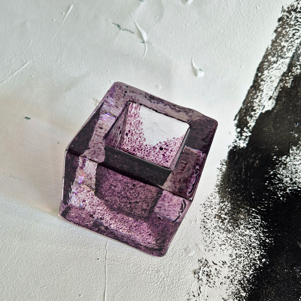 vintage LJUSLYKTA glas, klar/lila, design Brick av Anna Ehrner för Kosta Boda, h 7,5 cm - 2