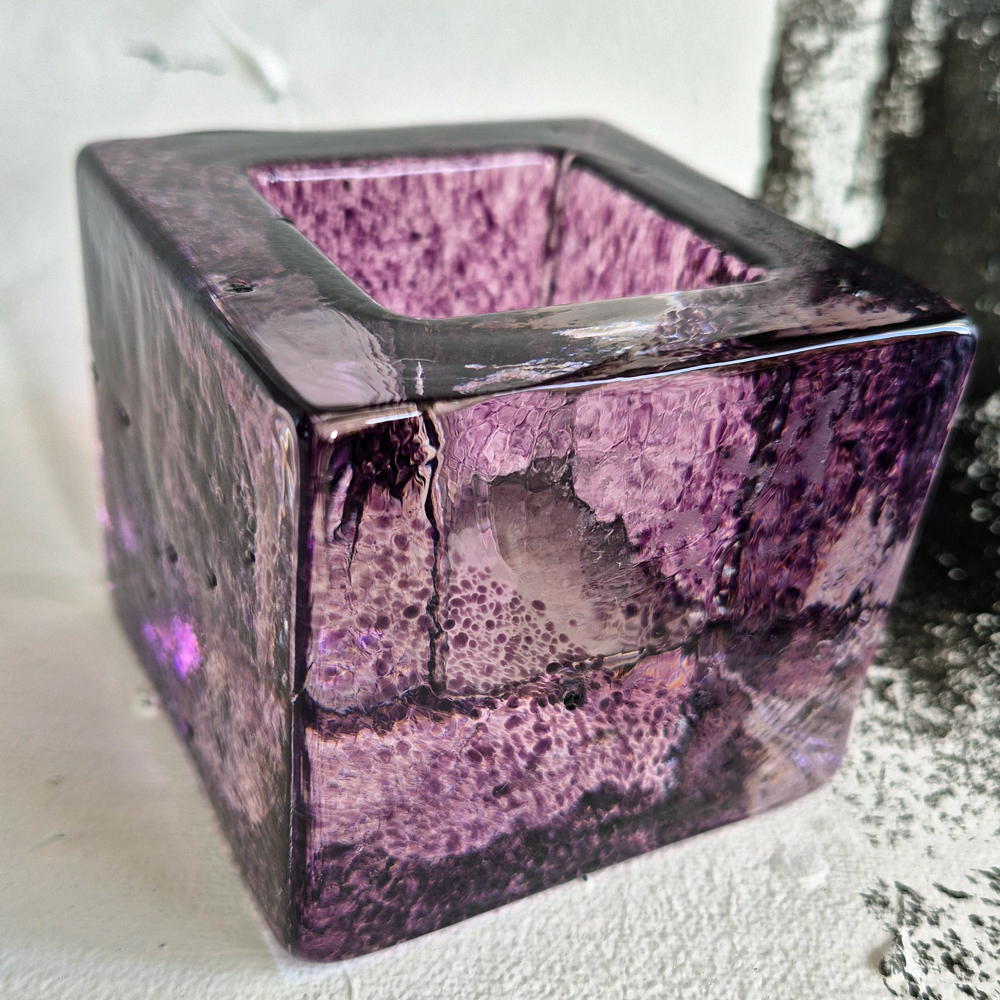 vintage LJUSLYKTA glas, klar/lila, design Brick av Anna Ehrner för Kosta Boda, h 7,5 cm - 5