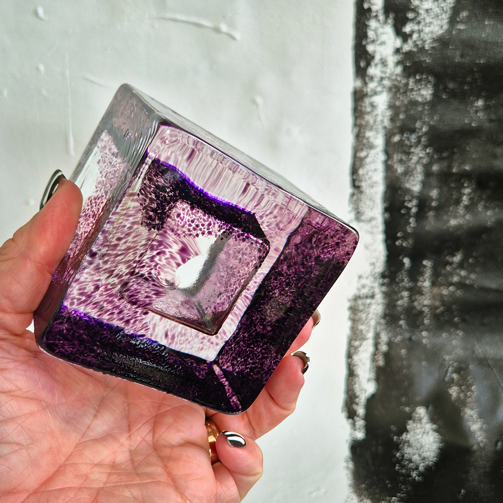 vintage LJUSLYKTA glas, klar/lila, design Brick av Anna Ehrner för Kosta Boda, h 7,5 cm - 10
