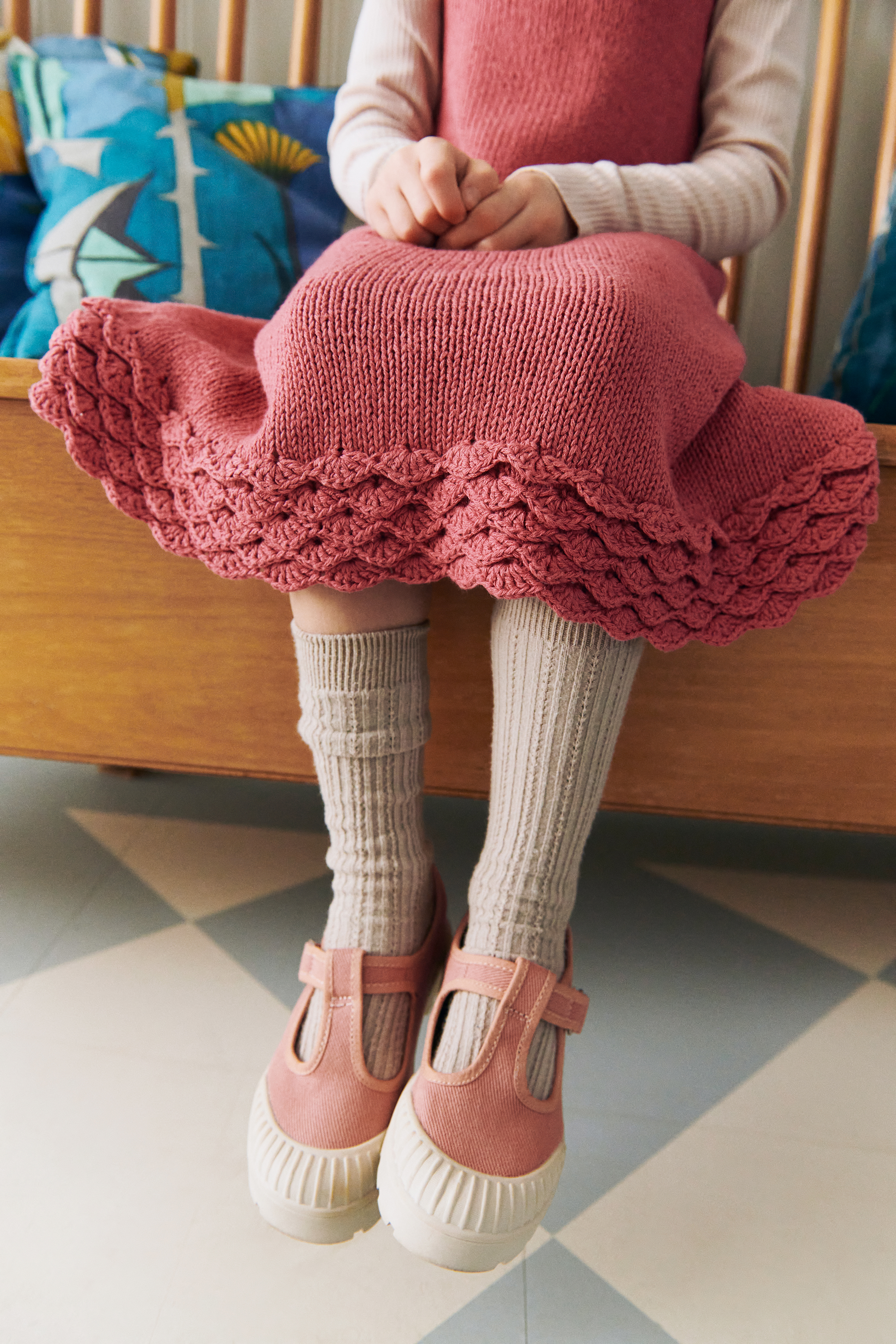 Sandnes Roselyn Dress Junior 2603_01 (21 m st 3,5) - 3