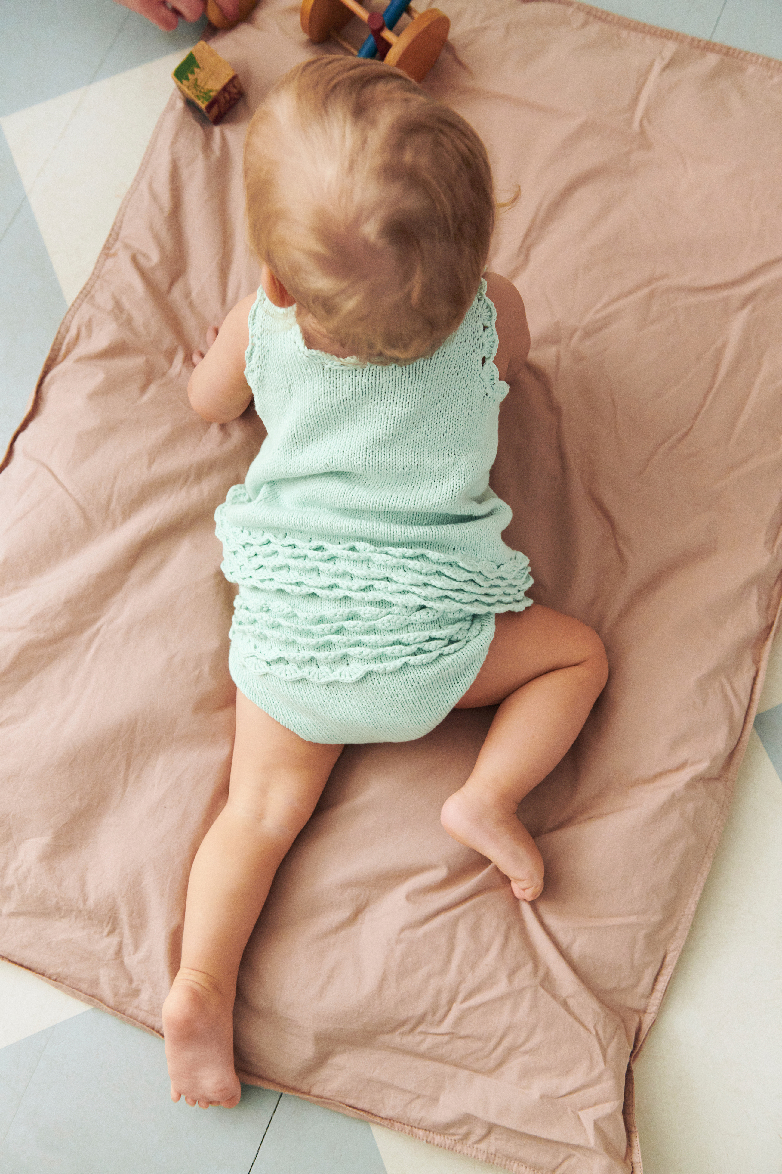 Sandnes Rosette Top, Bloomer & Pants  Baby 2603_07 (27 m st 3) - 8