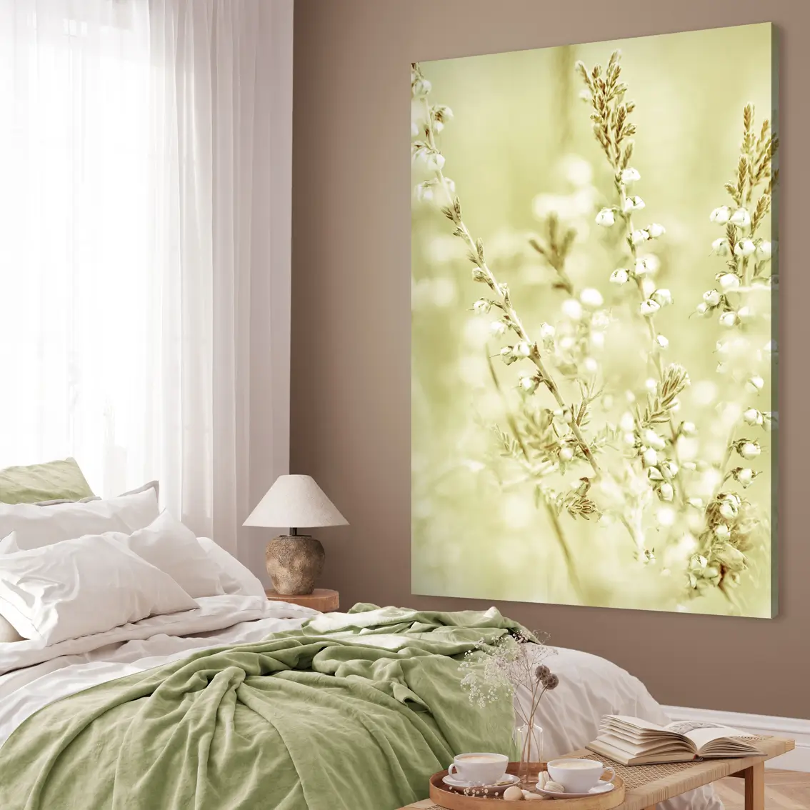 Lerretsbilde med vilt enggress i mykt gyllent lys. Motivet viser en sommereng med naturlig ro og dybde.