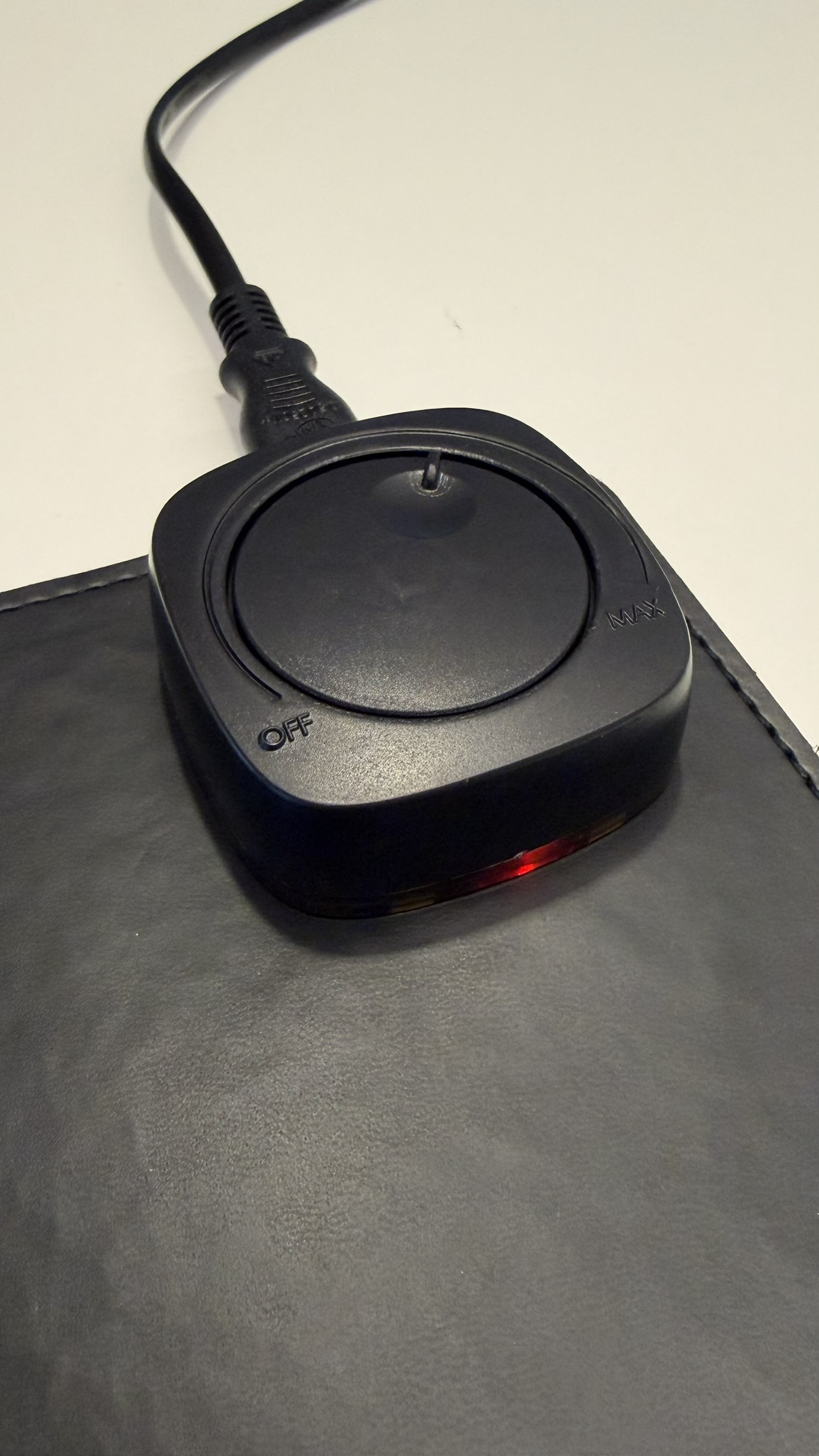 Wide heated deskpad with leather look black - 2