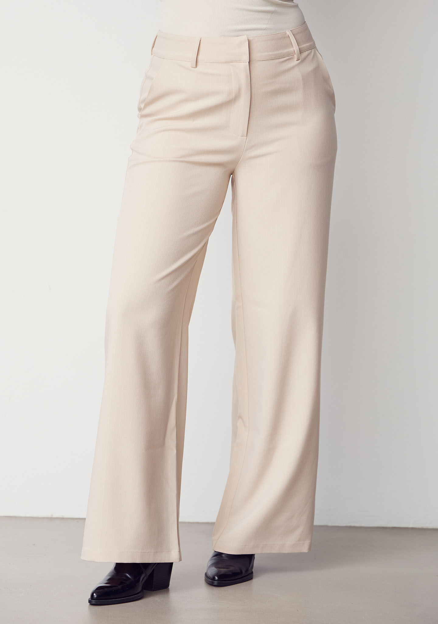 Felicia Pant - Sand - Isay