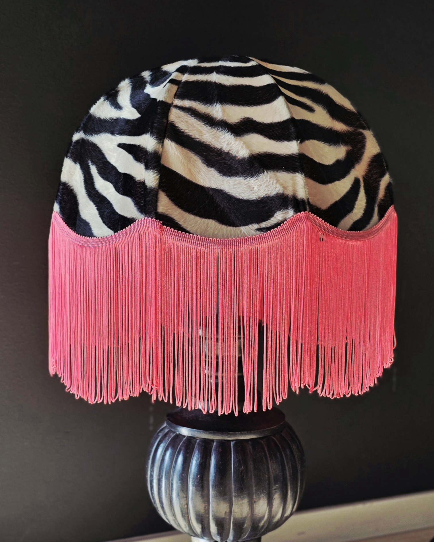 Lampskärm Retro 35 - Zebra/Rosa lång frans