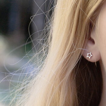 by Faith - silverörhänge liten konturstjärna