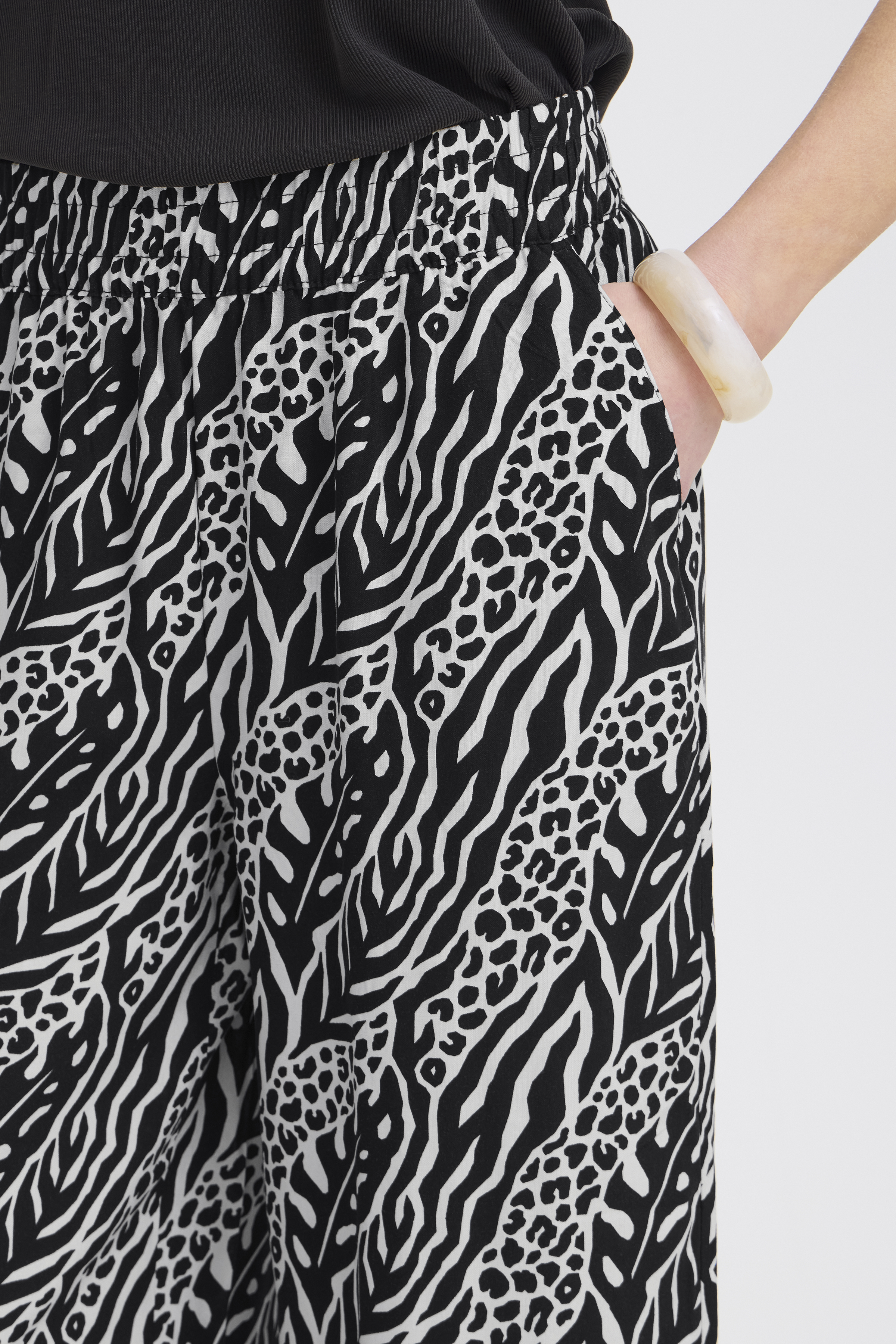 BYMMJOELLA CROP PANTS 2 - NATURE VIBES METEORITE - 3