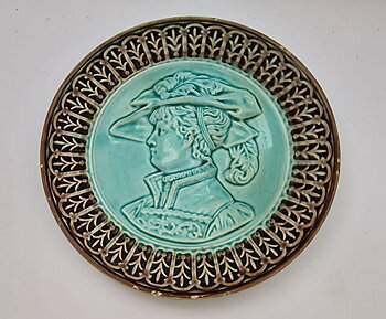 Ornamental dish majolica
