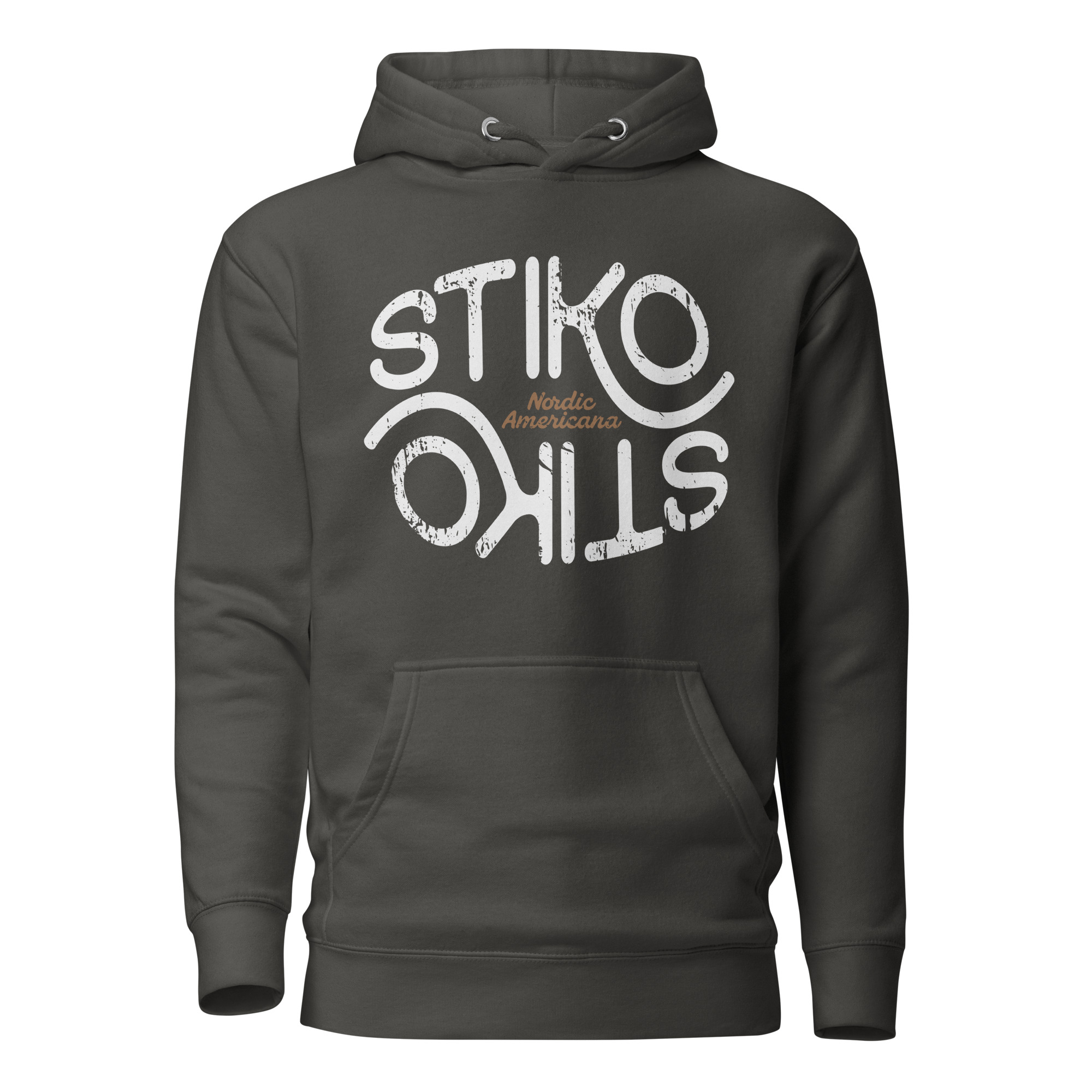 Mjuk premiumhoodie med texten “Stiko Nordic Americana” på bröstet. Dubbelfodrad huva med dragsnöre och praktisk framficka. Finns i storlekarna S–3XL. Material: 65 % bomull, 35 % polyester.