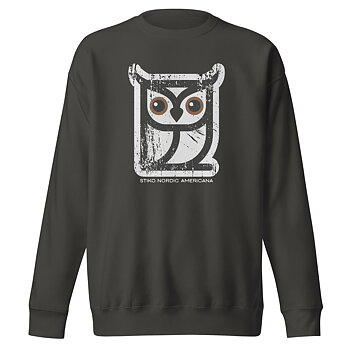 Mjuk mörkgrå premiumsweatshirt i klassisk modell med Stikos berguv och texten “Stiko Nordic Americana” på bröstet.&nbsp;Finns i storlekarna S–3XL. Material: 65 % bomull, 35 % polyester.