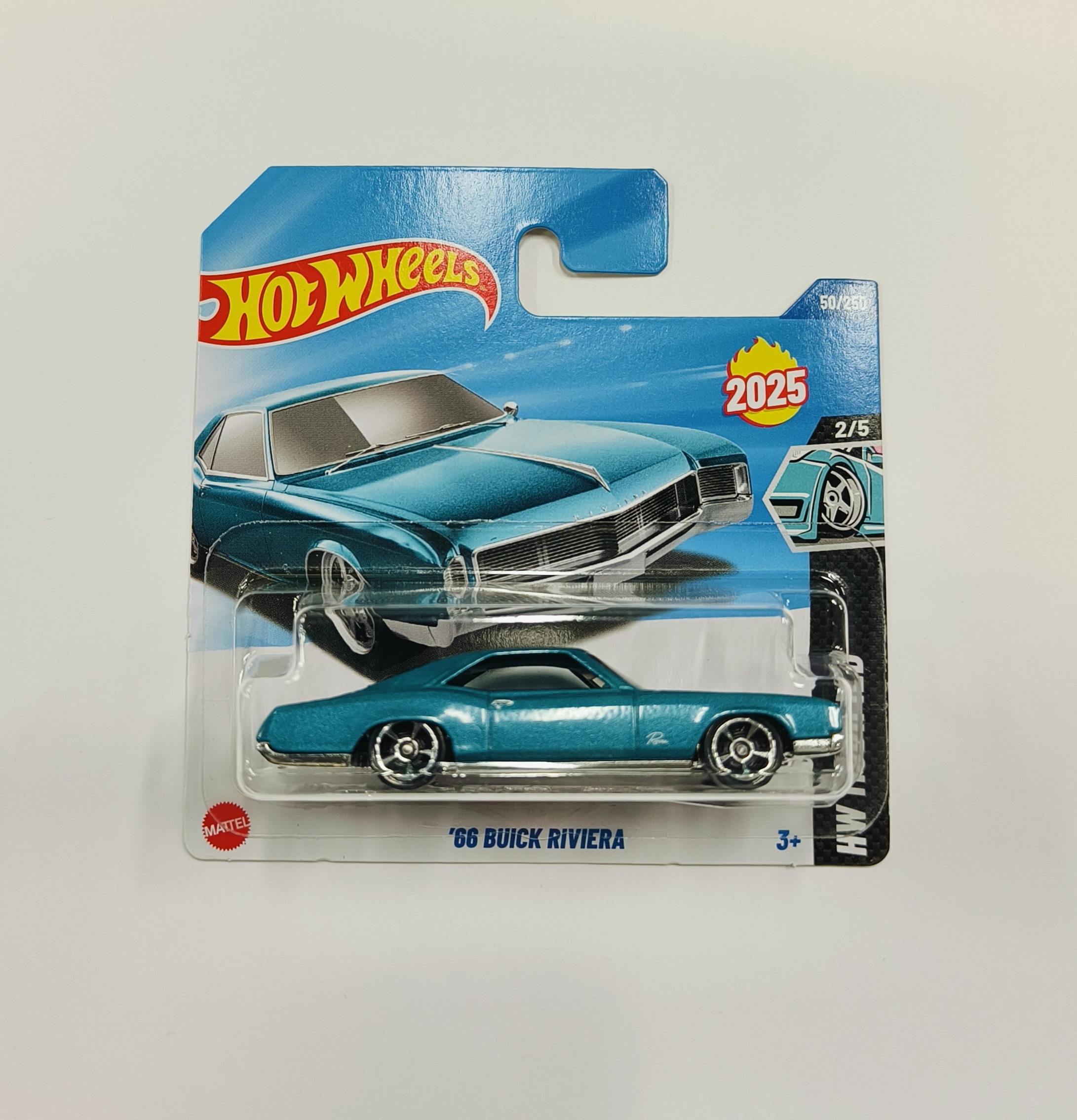 Hot Wheels HYW16 '66 Buick Rivera
