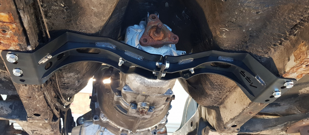 Växellådsbalk 5/6vxl BMW ZF-låda i 240 - 2