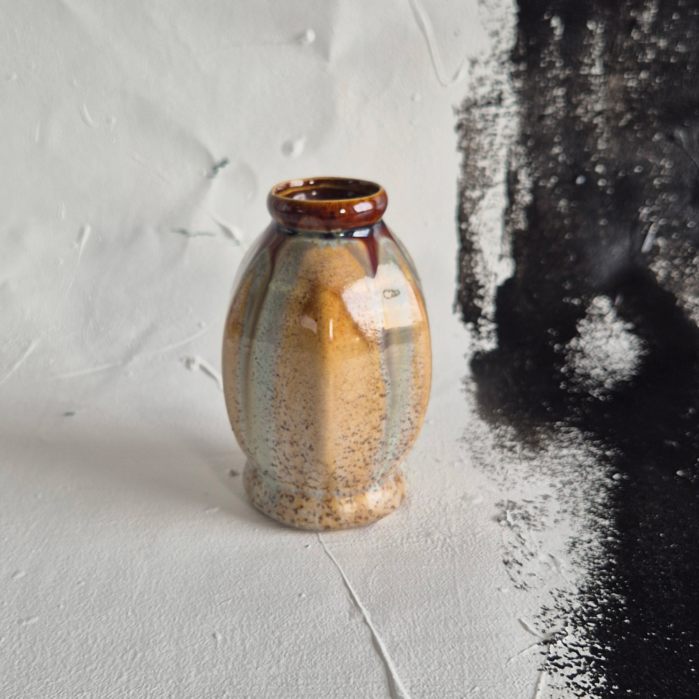 vintage VAS, med glasyr i beigebrunt och mintgrönt, h 12 cm