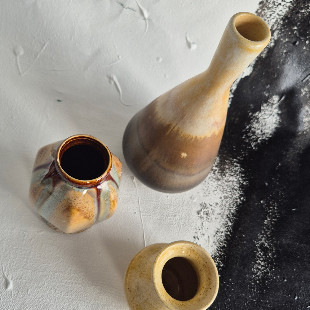 vintage STILLEBEN 35 - tre vaser i gult och brunbeige - 5