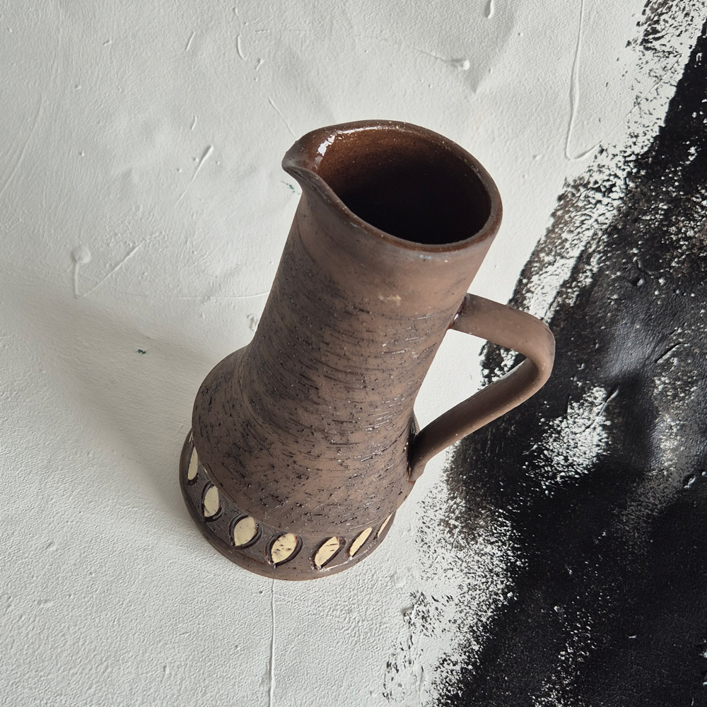vintage KANNA, brun skrovlig yta med gult mönster, Bromma keramik design Ninnie Forsgren,  h 20,6 cm - 2
