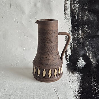 vintage KANNA, brun skrovlig yta med gult mönster, Bromma keramik design Ninnie Forsgren,  h 20,6 cm