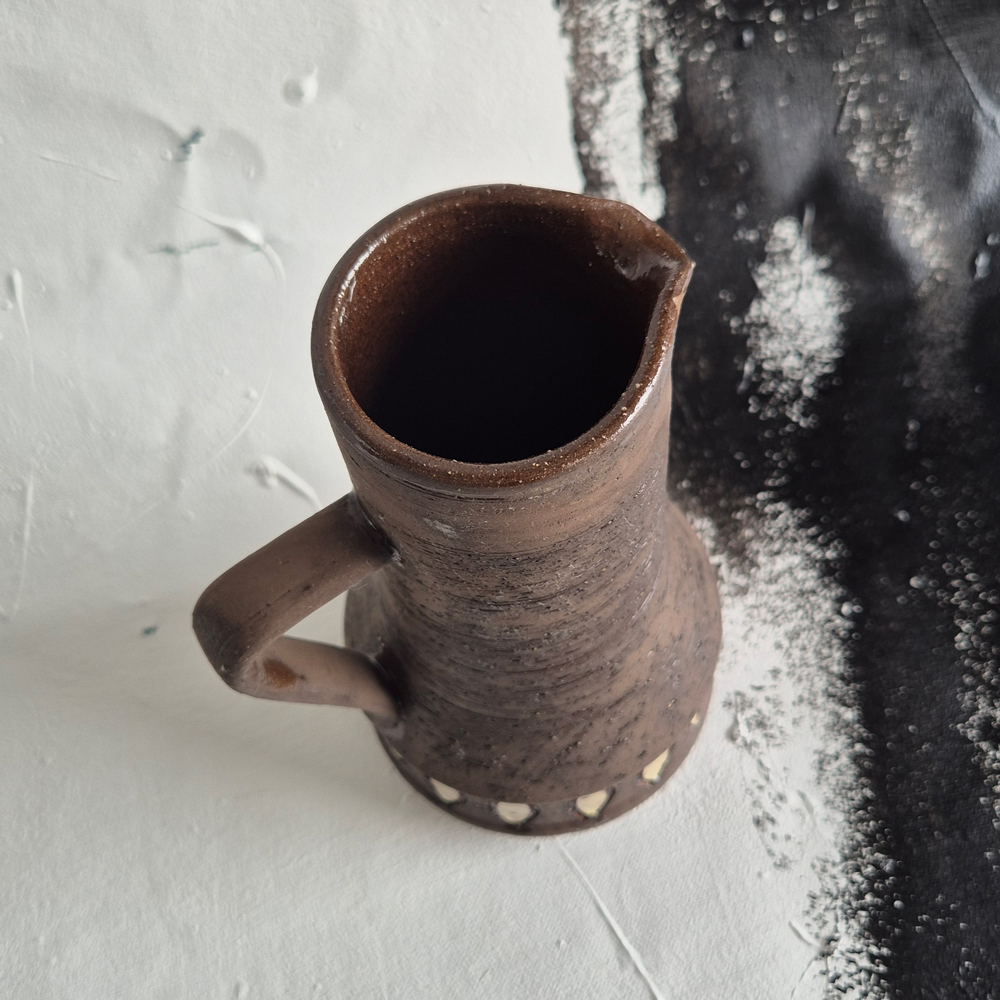 vintage KANNA, brun skrovlig yta med gult mönster, Bromma keramik design Ninnie Forsgren,  h 20,6 cm - 6