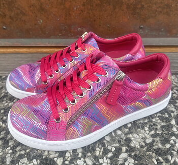 Sneakers från Charlotte of Sweden, zickzack- magenta