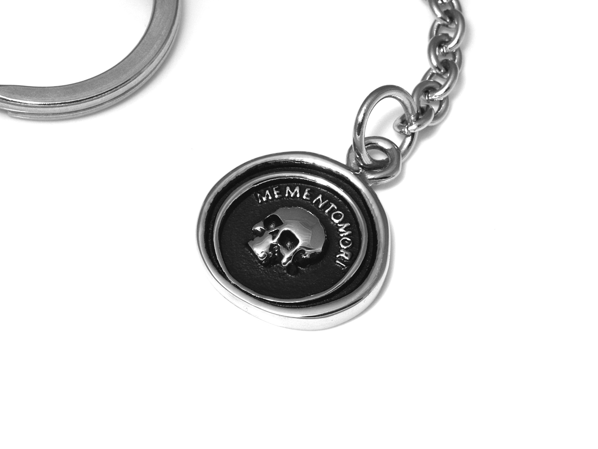 Döskalle Nyckelring i Rostfritt Stål, Skalle Accessoar, Memento Mori Nyckelhållare