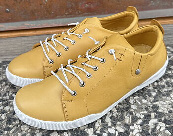 Sneakers från   Charlotte of Sweden, curry